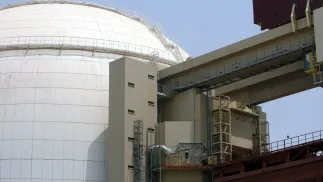 Иран. Общий вид атомной электростанции в Бушере.	Fot. PAP/EPA/ABEDIN TAHERKENAREH