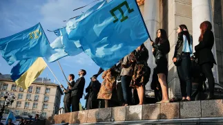 Flaga Tatarów Krymskich. Fot. EPA/ROMAN PILIPEY