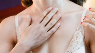 Kobieta pielęgnująca skórę Fot. PAP/Archiwum Turczyk