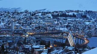 Widok na norweskie Tromsoe, zdjęcie ilustracyjne, fot. PAP/EPA/NTB SCANPIX