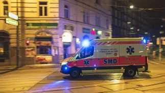 Ambulans w Austrii, zdjęcie ilustracyjne, fot. PAP/EPA/CHRISTIAN BRUNA