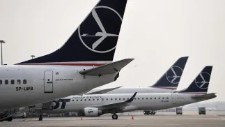  Samoloty LOT na płycie Lotniska im. Fryderyka Chopina. Zdj. Ilustracyjne. Fot. PAP/Piotr Nowak