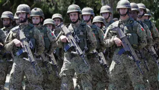 Portugalska armia. Fot. PAP/EPA/ROBERT GHEMENT