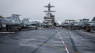 Myśliwce na lotniskowcu USS Gerald R. Ford, fot. PAP/EPA/STEPHANIE LECOCQ