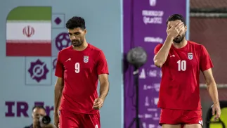 Irańscy piłkarze Mehdi Taremi (L) i Karim Ansarifard (P), fot. PAP/EPA/Martin Divisek