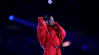 Rihanna podczas koncertu, fot. PAP/EPA/CAROLINE BREHMAN