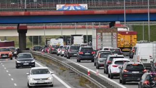 Utrudnienia w ruchu mogą potrwać do godz. 13 w niedzielę. Fot. PAP/	Andrzej Jackowski (zdjęcie ilustracyjne)