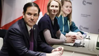 Госсекретарь США Марко Рубио и глава дипломатии ЕС Кая Каллас (посередине) во время конференции в Мюнхене в 2025 году. Фотоиллюстрация. Fot. PAP/EPA/Ronald Wittek/Pool