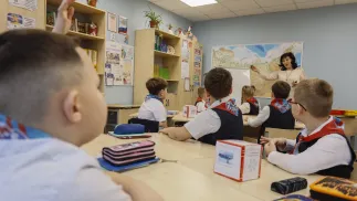 Діти в російській школі. Fot. PAP/EPA/STRINGER (фотоілюстрація)