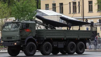 Російська вантажівка КАМАЗ з БПЛА Герань-2. Fot. PAP/EPA/ MAXIM SHIPENKOV (фотоілюстрація)