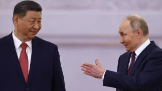 Sekretarz generalny Komunistycznej Partii Chin Xi Jinping (L) i prezydent Rosji Władimir Putin. Fot. EPA/EVGENIA NOVOZHENINA / POOL 