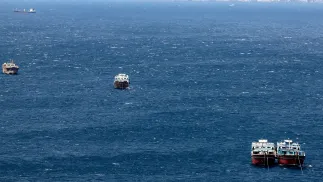 Танкери в Ормузькій протоці. Fot. PAP/EPA/Ali Haider