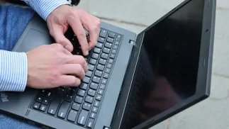 Profil zaufany jest jedną z metod logowania do Internetowego Konta Pacjenta. Fot. PAP/	Albert Zawada