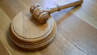 Суддейский молоток. Фотоиллюстрация. Fot. PAP/Darek Delmanowicz