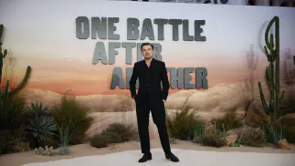 Leonardo DiCaprio na premierze filmu „Jedna bitwa po drugiej”. Fot. PAP/EPA/TOLGA AKMEN