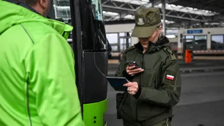 Пересечение границы в населенном пункте Медыка. Фотоиллюстрация. Fot. PAP/Darek Delmanowicz