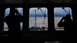 Żołnierze na statku, zdjęcie ilustracyjne, fot. PAP/EPA/HANNIBAL HANSCHKE