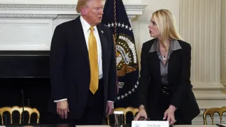 Na terenie bazy mieszkają też inni przedstawiciele administracji Donalda Trumpa. Fot. PAP/EPA/	WILL OLIVER / POOL