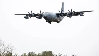 Wojskowy samolot transportowy Hercules C-130, zdjęcie ilustracyjne. Fot. PAP/EPA/CHRISTOPHE PETIT TESSON