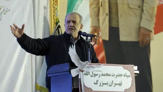 Масуд Пезешкиан на мероприятих чествования ликвидированого американцами Касема Сулеймани. Военный деятель и командующий спецподразделением "Аль-Кудс" был убит 3 января 2020 года. Fot. PAP/EPA/	ABEDIN TAHERKENAREH