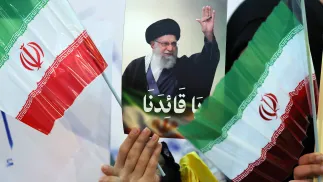 Portret Aliego Chameneiego. Fot. EPA/WAEL HAMZEH