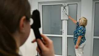 Pacjent u okulisty - zdjęcie ilustracyjne Fot. PAP/Piotr Kowala