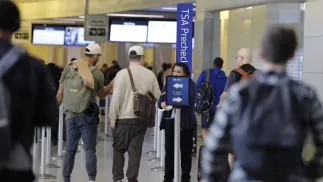 Lotnisko. Fot. PAP/EPA/JOHN G. MABANGLO