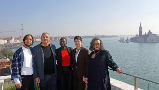 Члены кураторской группы, работающие над предстоящей 61-й Венецианской биеннале. Fot. PAP/EPA/Andrea Merola