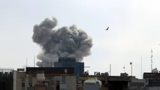 Atak na Teheran. Fot. PAP/EPA/ABEDIN TAHERKENAREH