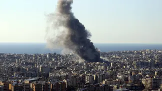 Naloty na Bejrut. Fot. PAP/EPA/WAEL HAMZEH 