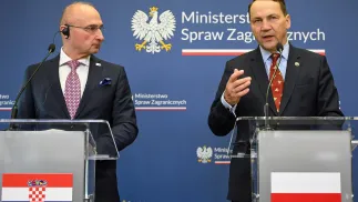 Очільник МЗС Польщі Радослав Сікорський (праворуч) під час пресконференції з головою МЗС Хорватії Горданом Грличем Радманом. Fot. PAP/Radek Pietruszka