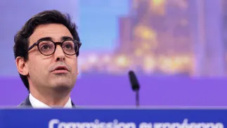 Віцеголова Європейської комісії Стефан Сежурне. Fot. PAP/EPA/OLIVIER MATTHYS