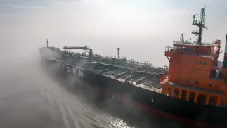 Tankowiec Fot. PAP/EPA/OLIVIER HOSLET