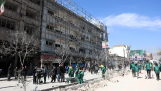 Zniszczenia w Teheranie. Fot. PAP/EPA/ABEDIN TAHERKENAREH