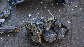 Двигун російського безпілотника на місці удару по цивільному підприємству в Харкові, фотоілюстрація. Fot. PAP/EPA/SERGEY KOZLOV 