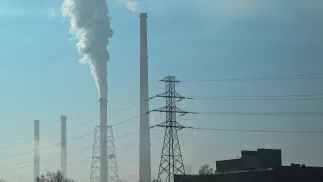 Dym z komina Fot. PAP/Andrzej Jackowski