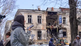 Zniszczenia po rosyjskim ataku dronowym w Odessie Fot. PAP/Alena Solomonova