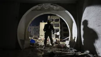 Irańskie pociski uderzyły w obiekty cywilne na południu Izraela. Fot. PAP/	EPA/ABIR SULTAN