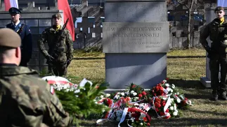 Uroczystość przy pomniku „W hołdzie ofiarom - Polonii Gdańskiej” na Cmentarzu Ofiar Hitleryzmu na gdańskiej Zaspie, związana z 86. rocznicą egzekucji 67 działaczy polskich z Wolnego Miasta Gdańska. Fot. PAP/Andrzej Jackowski