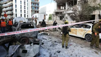 Zniszczenia w Tel Awiwie. Fot. PAP/EPA/ABIR SULTAN