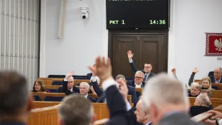 Голосування у залі засідань Сенату. Fot. PAP/Leszek Szymański