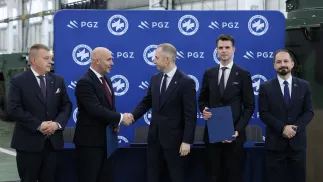  церемонія підписання договору на будівництво Сервісно-виробничого центру ракет CAMM-ER у штаб-квартирі Військових електронних заводів у Зєльонці поблизу Варшави. Fot. PAP/Paweł Supernak