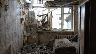 Zniszczenia po rosyjskim ataku Fot. PAP/Alena Solomonova