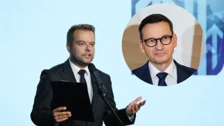 Rafał Bochenek (C) i Mateusz Morawiecki (P). Fot. PAP/Paweł Supernak/Krzysztof Ćwik