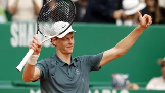 Tenisista Jannik Sinner. Fot. EPA/SEBASTIEN NOGIER