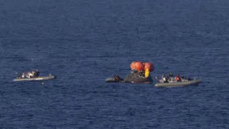 Statek Orion z austonautami misji Artemis II na pokładzie. Fot. PAP/EPA/JOEL KOWSKY