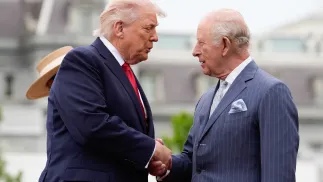 Donald Trump (L) i Karol III. Fot. EPA/YURI GRIPAS / POOL 