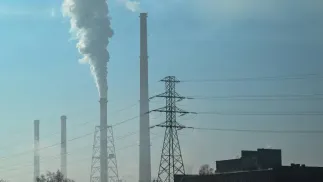 Dym z komina Fot. PAP/Andrzej Jackowski