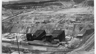 Budowa elektrowni wodnej szczytowo-pompowej Żarnowiec położonej nad Jeziorem Żarnowieckim. Fot. PAP/Reprodukcja Wojciech Kryński