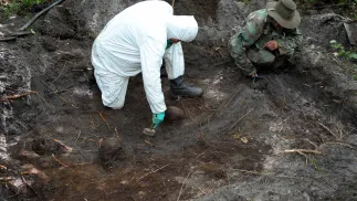 Ekshumacja w rejonie wsi Ostrówka (zdjęcie ilustracyjne). Fot. PAP/Darek Delmanowicz